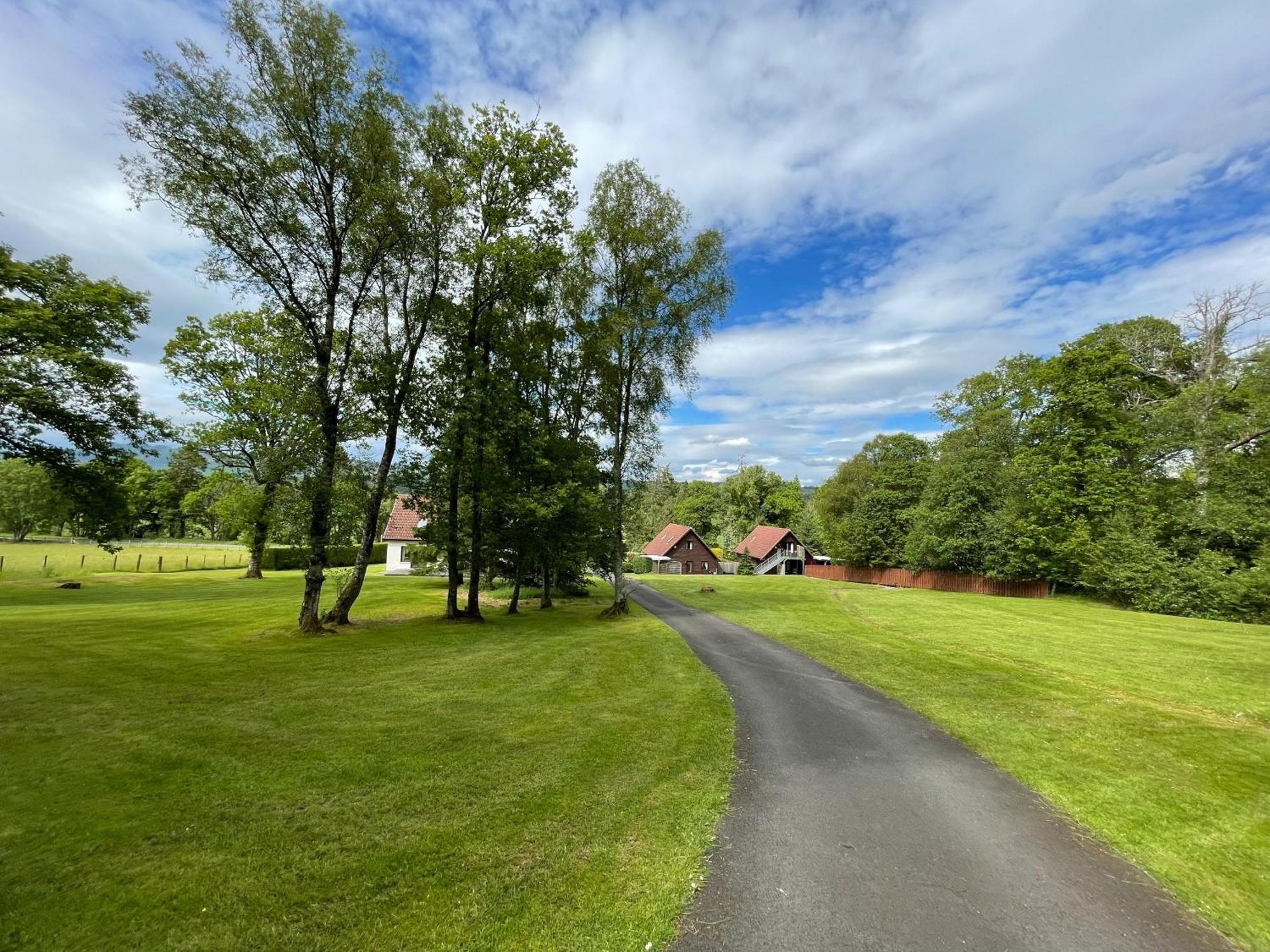 Loch Lomond Luxury Lodges Drymen Exteriör bild